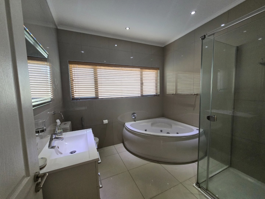 4 Bedroom Property for Sale in Wetton Western Cape